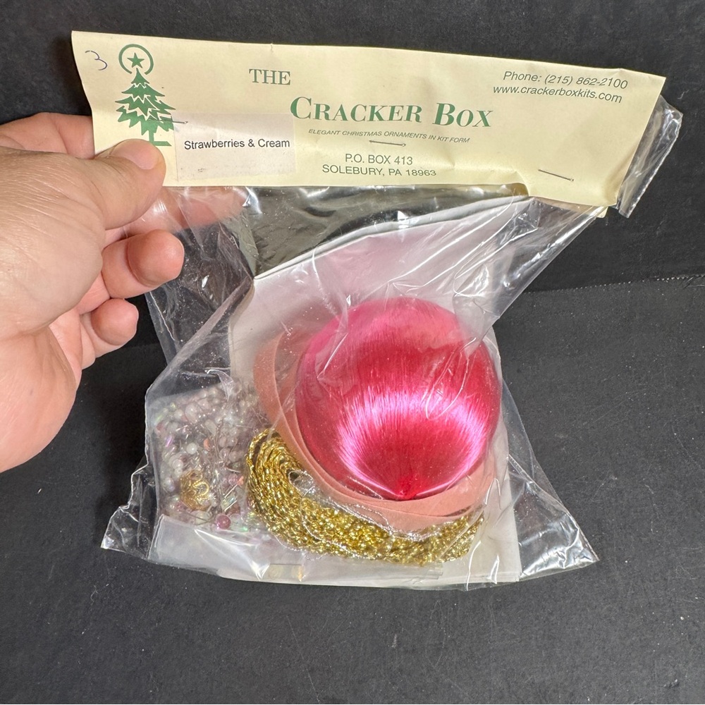 The Cracker Box "Strawberries and Cream" Pink,Gold Christmas Ornament Kit [0223]